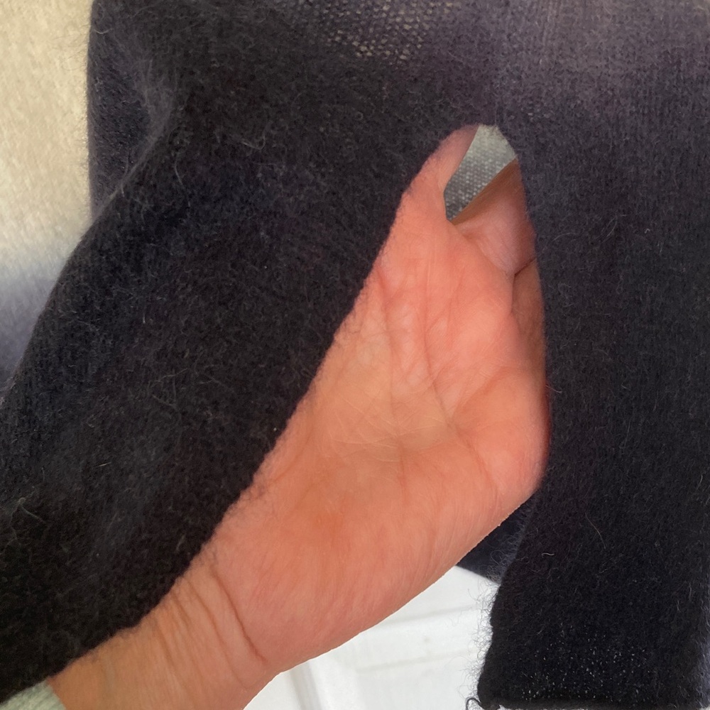 C by Bloomingdale's Ombre V-Neck 100% 2 ply Cashmere Sweater - Mint, Cream, Navy - Picture 5 of 7